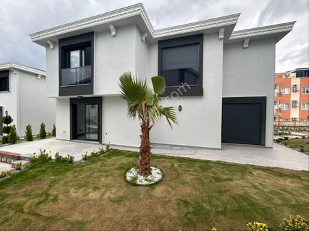 Didim'de Havuzlu Sitede 3+1 Villa