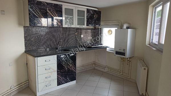 Halife Sultan Mah Cadde Üzerinde Kombili Çatı Katı Daire