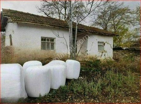 Foresta'dan Acil Satılık Sivrihisar Biçer' De Avlulu Köy Evi