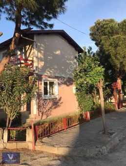 Ayvalık Altınova Akademiler Siteside Yeni Full Yapılı Köşe Villa