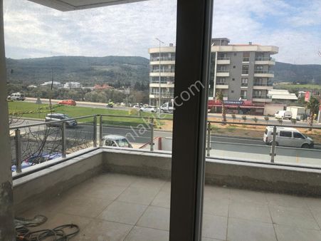 Güzelbahçe Yelki De Kapalı Mutfaklı, Ebebeyn Banyolu,geniş 2+1 Daire Satılık.