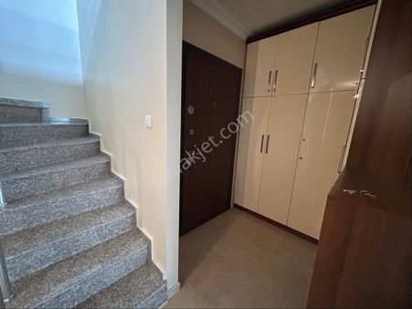 Meclis Mahallesinde Ferah ,çift Banyolu,lüx 240 M2 Dublex Daire