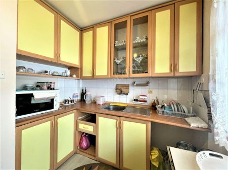 Aktif'ten Akçay Merkez'de Satılık Denize 300mt Çift Cepheli Arakat 2+1 Daire