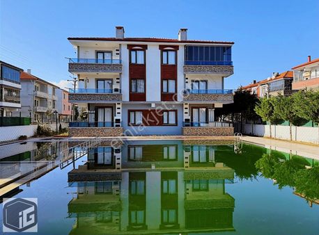 Karasu'da Havuz Cephe Mutfak Ayrı Kombi & Petekli Geniş 2+1