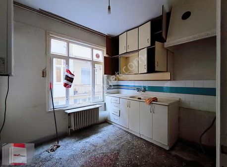 Aras Gyo'dan Satılık Daire İhsaniyede Çarşı Merkezde Arakat 3+1