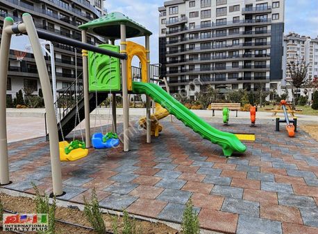 Sima Garden Sitesinde Üç Cepheli Ara Kat Kiralık 3+1