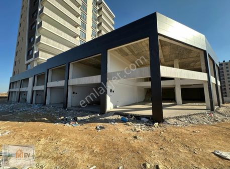 İkiev Gayrimenkulden İconova Caddesinde 349 M2 Dükkan