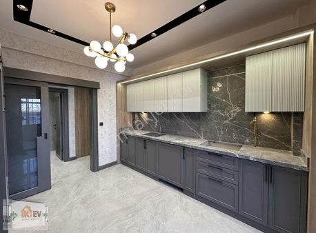 İkiev'den Şehrin Merkezinde Mücahitlerde Sıfır Lüks 2+1 Daire