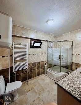 Kv Gayrimenkul'den İki Daireli Bahçeli Satılık Müstakil Ev