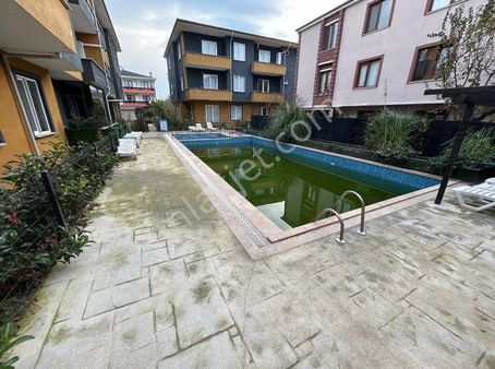 Karasu Yalı Mah Muhteşem Bahce Kullanımlı 2+1 Daire Havuzlu Sitede