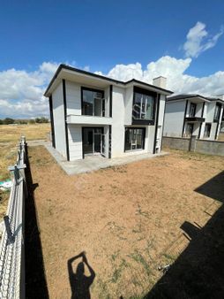 Burcu Emlaktan **** Güneykent Villalarında Satılık