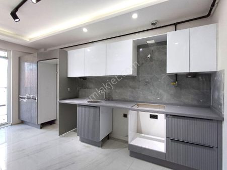 Recep Ümit Emlak'tan Şarhöyük Mahallesi Çarşı Merkezde Satılık Lux 2+1 Daire