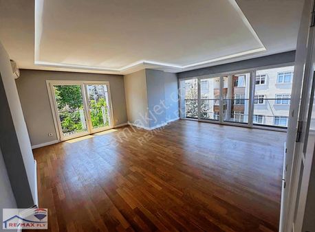 Tarabya'da Butik Sitede Kiralık Çatı Dubleksi