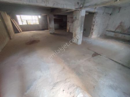 Balcıoğlundan Sultangazi İsmetpaşa Mah. Kiralık 130 M2 Bodrum Dükkan