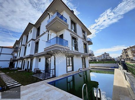 **bu Fiyata Yok ! (sıfır )denize Komşu Havuzlu 2+1**