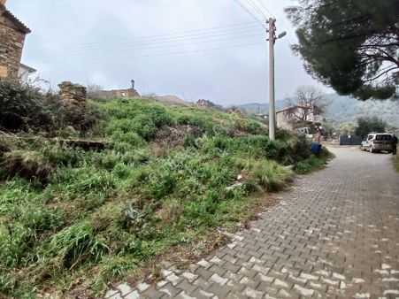 Köy İçi Kargir Dükkan Ve Avlusu