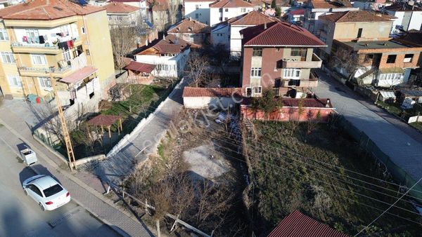 Hurriyet Mahallesinde Satılık Araa