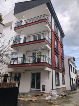 Şarköy De Işık Emlaktan Camikebir Mah De 2+1 81 M2 Daire