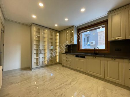 Suadiye'de Bağdat Caddesine 5.bina Özel Dekorlu Balkonlu