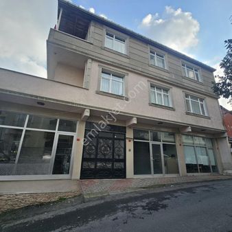 Sarıyer Ferahevler'de Satılık 3 İşyeri 2 Daireli Bina