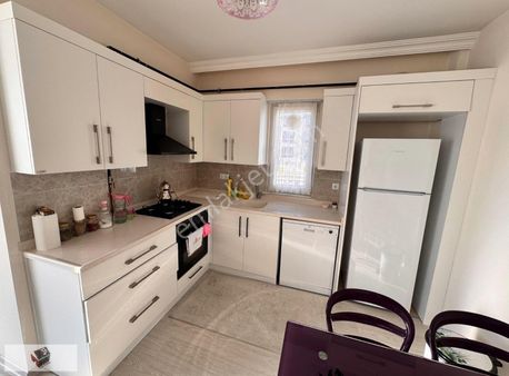 Karşıyaka Da Eşyalı Satılık 3+1 Daire