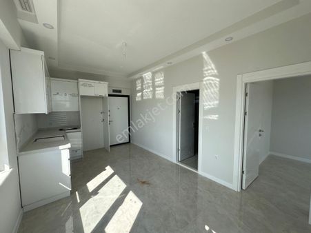 Yasinkuzu'dan Bahçeyaka'da Kanal Caddesi Üzerinde Satılık 1+1 Daire