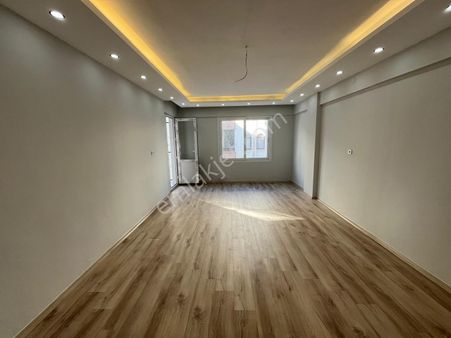 Palmiye Mahallesinde Sahile 3-4 Dakika Yürüme Mesafesinde İçi Full Yapılı Satılık 3+1 Daire