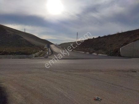Yenikent Kesiktaş'ta, Ana Yol Kenarı, Takasa Açık, Tek 12.148 M2