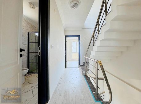 *çetinkayadan Satılık İskanlı Havuzlu Lüks 4+1 Villa