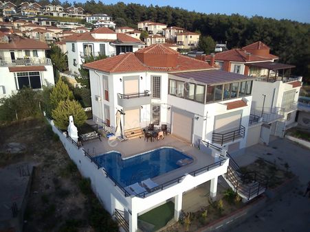 Kuşadası Soğucak Bera Villalarında Eşyalı&tadilatlı Lebiderya.