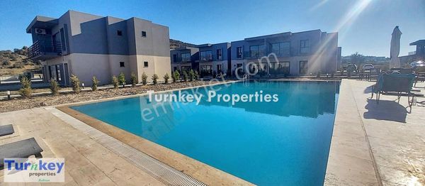 Güvercinlik'te Butik Sitede Ortak Havuzlu Satılık 1+1 Bahçe Katı