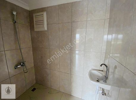 Site İçerisinde Oturuma Hazır Havuzlu 3+1 Ara Kat Satılık Daire