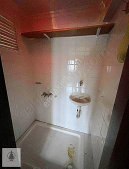 Asm'den Konak Mahallesinde Mükkemmel Konumda Geniş Ferah Daire