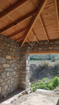 Yazırlı Mahallesinde Satılık Müstakil Taş Ev....