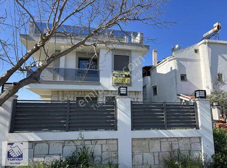 Atatürk Mahallesi'nde 4+1 Asansörlü Havuzlu Villa