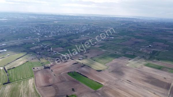 Mayadan Yanıkağıl'da Köy Merkezine Yakın Satılık Arazi
