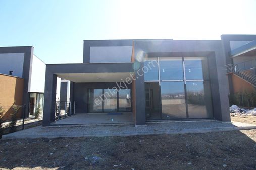 Satlık Göl Manzaralı Villa 4+1 220m2 Temelli Sincan Hürriyet Mahallesi