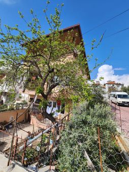 Karşıyakada Satılık Müstakil 2+1 Daire