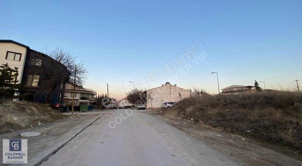 Konutkent'te Ara Kat, Önü Açık, 1+1 Eşyalı Satılık Daire