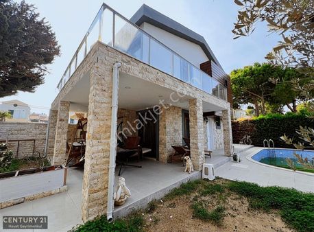 Çeşme Alaçatı, Çamlık Yolda Eşyalı Müstakil Bahçe Ve Havuzlu