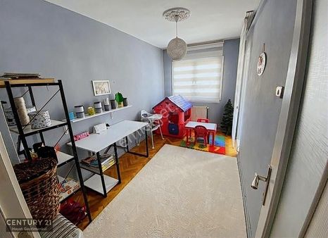 İzmir Demokrasi Üniversitesi Sokağı Full Tadilatı 3+1