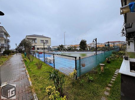 Karasu'da Havuzlu Sitede Kombi Petekli Satılık 2+1 Daire