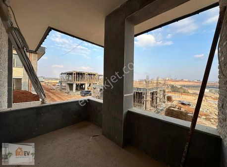 İkiev'den Galle Park Manzaralı Site İci 6+1 Satılık Lüks Villa