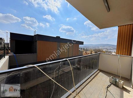 İkiev'den Sarısalkım'da Gölet Manzaralı Havuzlu 5+1 Villa