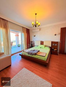 Kuşadası Marina Mevkii Deniz Manzaralı Satılık Müstakil Villa