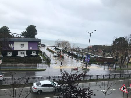 Denize Sıfır Ana Cadde Üzerinde Satılık 2+1 Daire