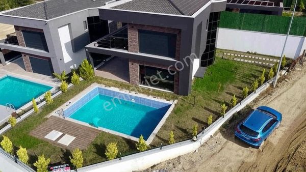 **rs Netten** Kuşadası'nda Özel Havuz,hamam,sauna,sinema Salonlu Lüks Satılık Villa