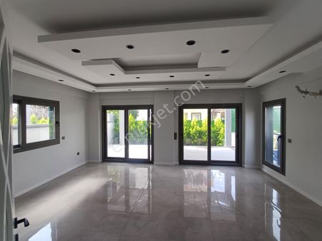 Stop’tan Akarca’da Denize Yürüme Mesafesinde Lüks 4+1 Müstakil Villa