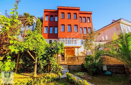 Beykoz Anadolu Hisarı Ayrı Girişli 4 Katlı Tarihi Konak