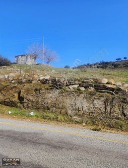 Kavaklıdere Kurcuovada Ana Yola Cepeli Ev,ahır Ve Tarlası